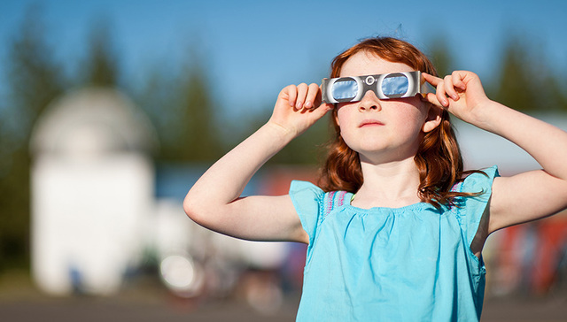 美国各地为日全食可能带来的游客激增做准备