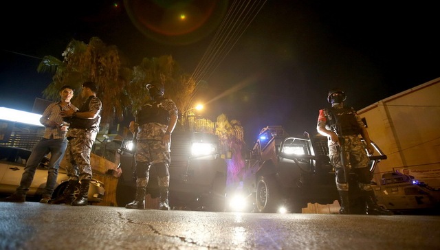 【天下头条】以色列驻约旦大使馆袭击案两人丧生 美国人口贩运货车闷死九人