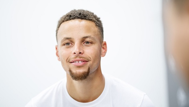 【体育明星日常】库里中国行主业是吃 A拉与男陪练完婚