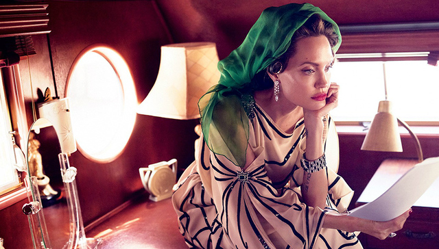 安吉丽娜·朱莉登《名利场》封面 猛料不只布拉德·皮特和面部麻痹症