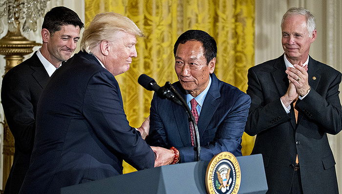 富士康,人口红利,美国总统,美国政府,不确定性,世界报,实体经济,世界是平的,t—edge汽车科技指