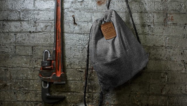 【行李】用《三体》里的“飞刃”纤维材料做个旅行背包 大概就是这个样子