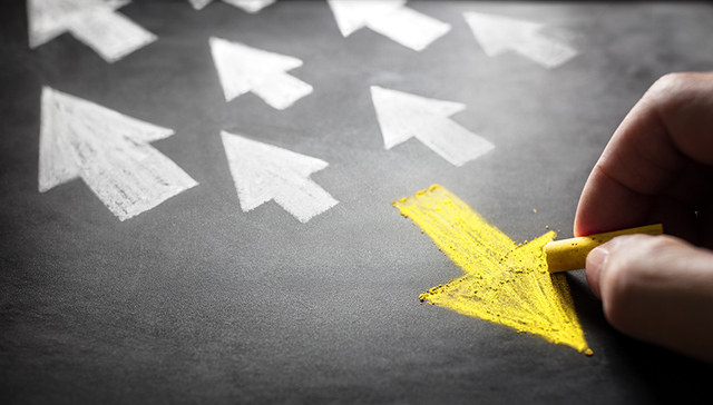 【财经24小时】商务部称非理性对外投资得到遏制 证监会对并购重组作出新窗口指导