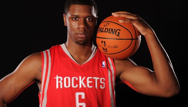 【体育晚报】青岛男篮签约火箭旧将 莫雷建议取消MVP奖项引争议