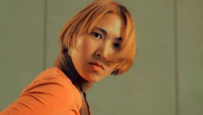 唱片公司的难题：如何平衡歌手的个性与歌手的人设？