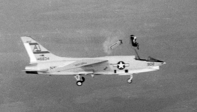 战斗机,空战,跳伞