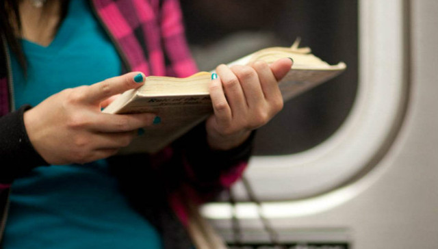 上海市民2016年平均看书6.64本 纸质阅读时间反弹