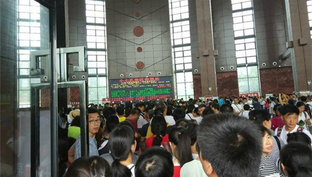 贵州小七孔景区游客滞留引争议：“景区像大型工地”