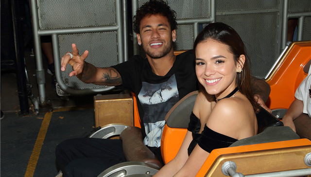 【体育明星日常】内马尔第三次复合在即 布雷迪四十不惑娇妻邦辰甜蜜告白