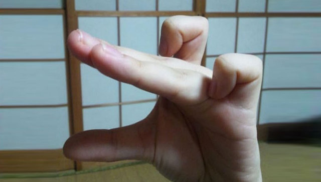 这波高难度手指动作，只有1%的人能做到