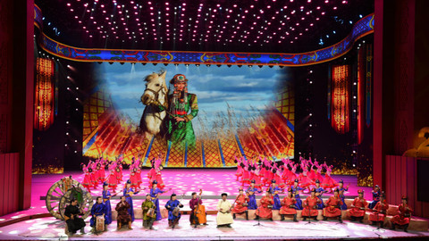 俞正声观看庆祝内蒙古自治区成立70周年晚会《赞歌》