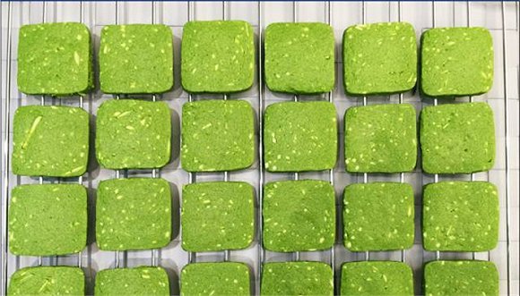 DIY下午茶套餐：抹茶杏仁饼+冰奶茶