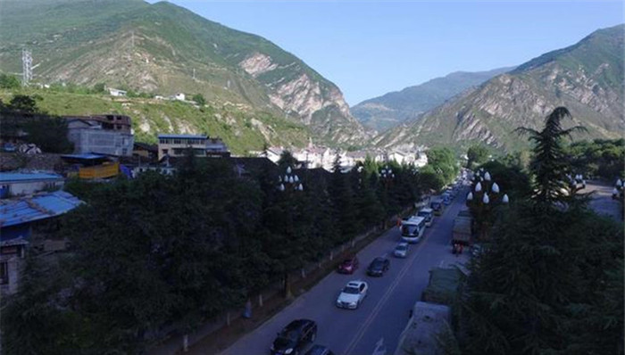 九寨沟,孩子,车窗,带小孩,父亲,遇难,自驾游,学生,神仙池,巨石