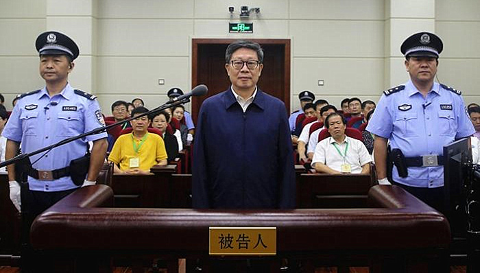 黄兴国,中共,收受,财物,受贿案,开庭审理,被告人,1994年,悔罪,项目用地