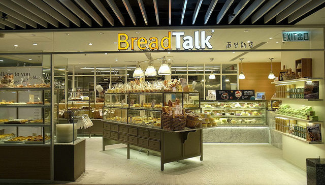 曾经的精品面包代表面包新语正在大范围关店