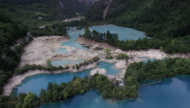 冲出九寨沟：首批救援者如何带回200被困者和5位亡者