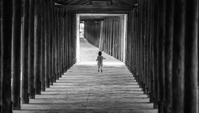 云南三岁女童疑遭殴打致死腹部布满洞眼 其继母被刑拘