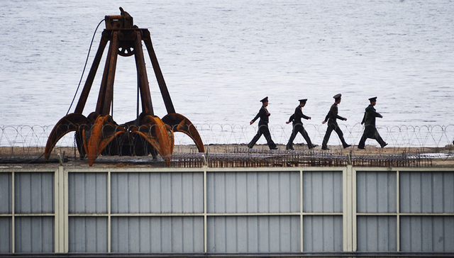 【财经24小时】中国禁止自朝鲜进口煤铁等产品 7月国内粗钢产量创单月历史新高