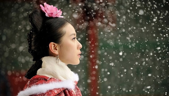 唐人,理财产品,影视公司,大小年,求学,单飞,电视剧,无心法师2,半年报,秦时明月