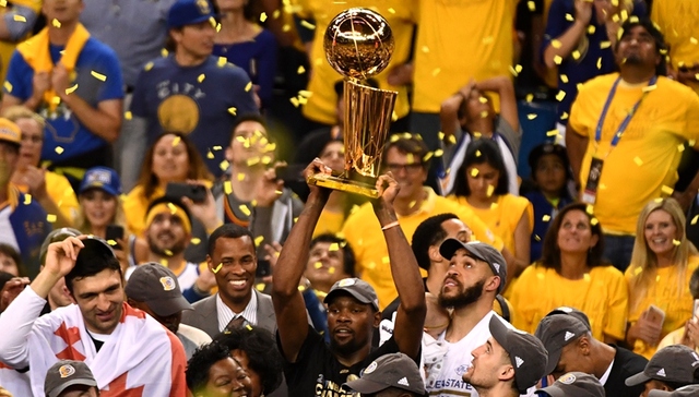 前路诱惑遍地 军备竞赛上瘾的金州勇士如何成行？