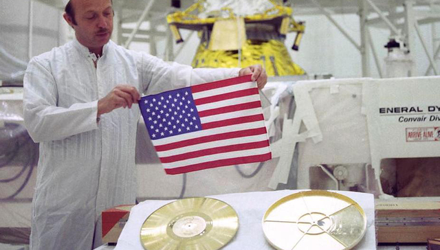 “旅行者号”携黄金唱片升空40周年：真正的听众已在地球恭候多时