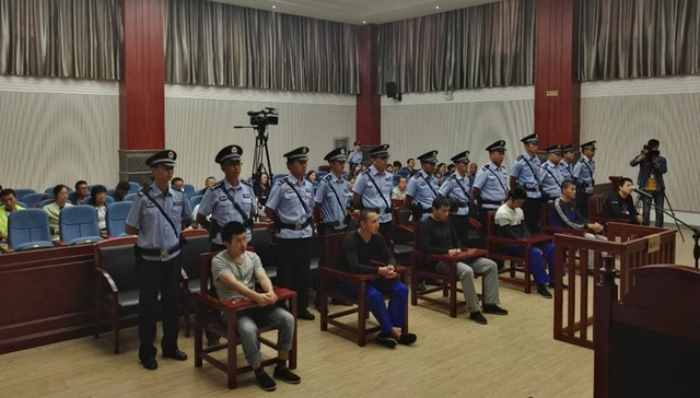 “女游客丽江被打毁容案”宣判 六人获刑