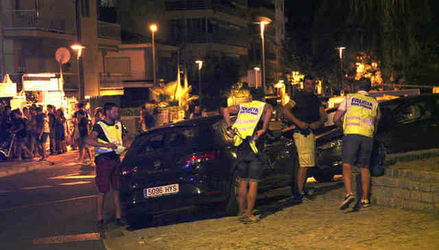 西班牙警方在巴塞罗那南部击毙五人 阻止了再次恐袭