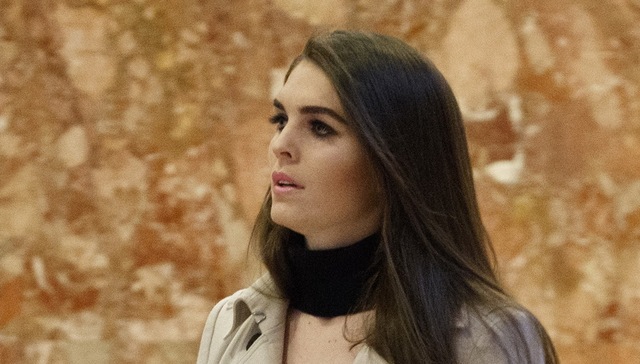 深陷舆论风暴 特朗普启用“美女公关”救急