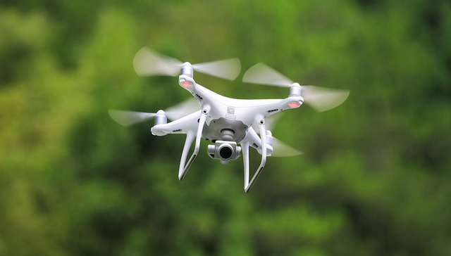 沃尔玛,亚马逊,无人机,空中仓库