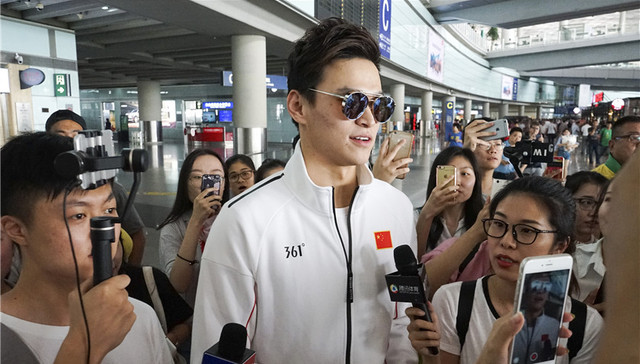 【体育晚报】CBA与李宁五年10亿续约 全运会游泳决赛一票难求