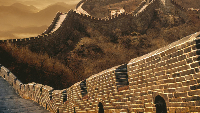 八达岭长城,长城保护条例,长城遗址,长城砖,收藏,涂鸦,中国长城学会,刻字,游客,世界文化遗产名录