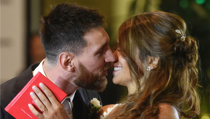 【体育明星日常】梅西将三度当爹 科比生日晒超级英雄定制蛋糕