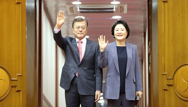 文在寅资产约1080万元不到朴槿惠一半 夫妻都开起亚车