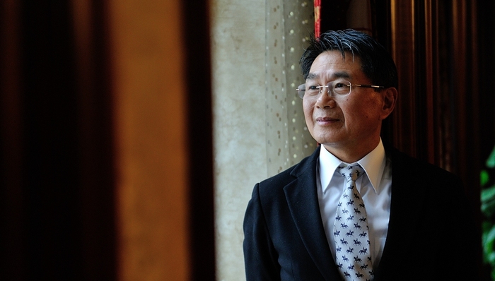 顶风作案收购英国足球俱乐部 高继胜钱从哪儿来？