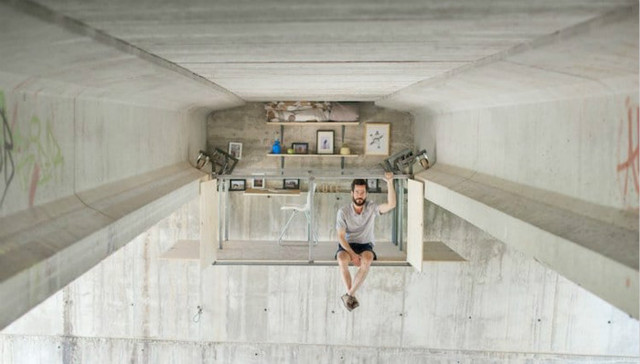 他在桥洞里搞了个工作室，超级温馨却又孤独无比