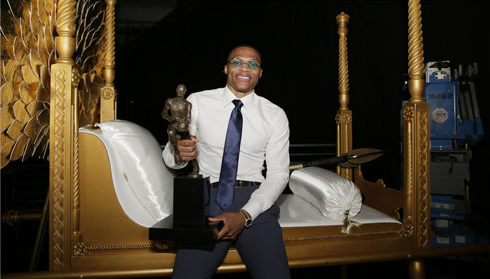 雷霆开出NBA最高薪水合同 然而威少为何迟迟不签约？