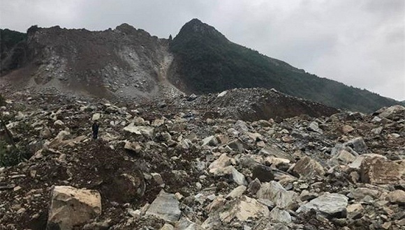 山体,垮塌事故,贵州毕节,纳雍县,视频,央视,破拆,8月,时长,山下