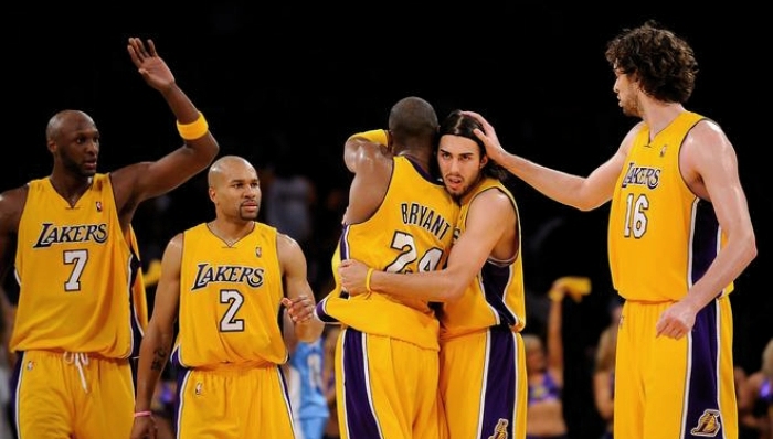 【体育明星日常】皇马三人组比拼颠球 科比曾肘击教训武贾西奇