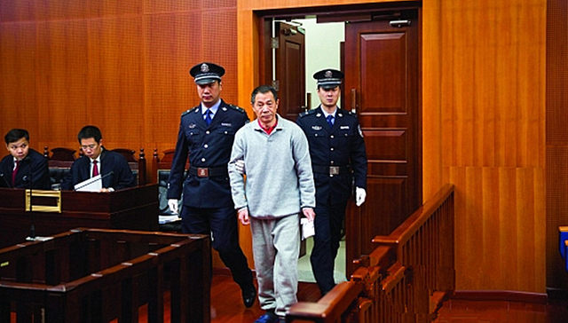 曹鉴燎,二审,维持原判,无期,获刑,谋取利益,证据确实充分,广东省高级人民法院,财物,判处被告人