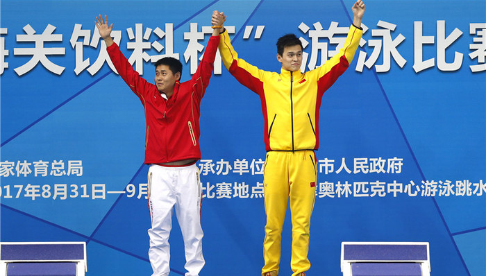 全运会上收获个人运动生涯的第100块金牌 孙杨泪洒庆功会