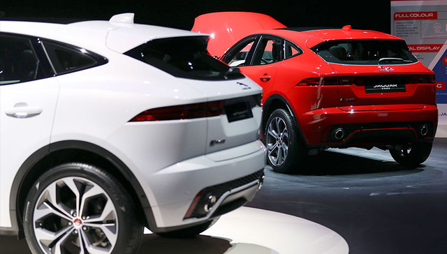 擅长户外营销的捷豹这次把“秀场”移至了室内