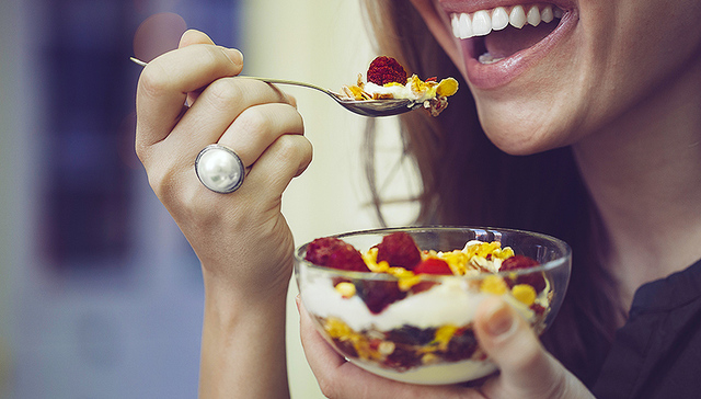 光明乳业,莫斯利安,常温酸奶,果粒酸奶