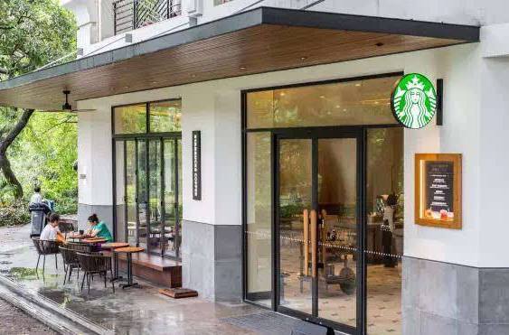 星巴克开出第一家社区体验店 遛狗遛娃都可以来坐坐