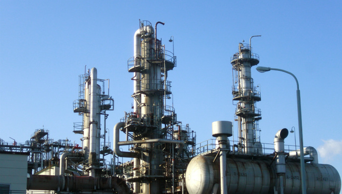 山东炼油产能过剩 部分加油站油价下探至“4字头”