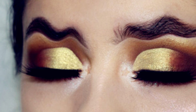 现在社交媒体上爆红的波浪眉是怎么弄出来的？