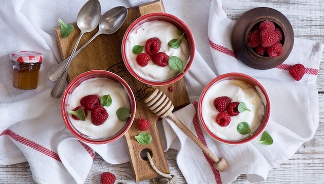 低温酸奶越来越赚钱，乳品公司今年都忙着升级品牌