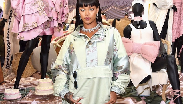 个人时装品牌走红后 蕾哈娜又要开始卖彩妆了