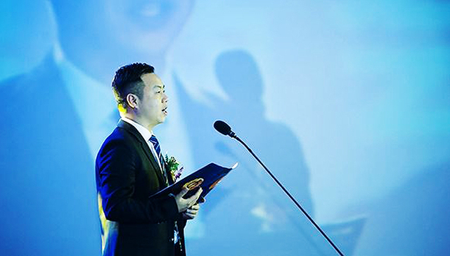 四处举牌惹众怒？成都路桥股东状告“野蛮人”李勤