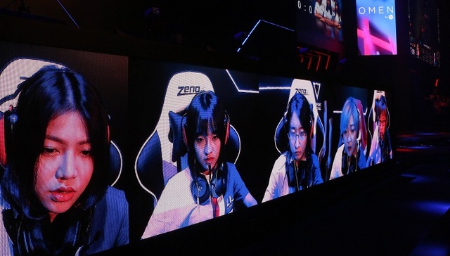 女性职业电竞战队崭露头角 选手月收入3000美元