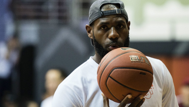 【单挑】勒布朗·詹姆斯：我比任何人对自己都严苛